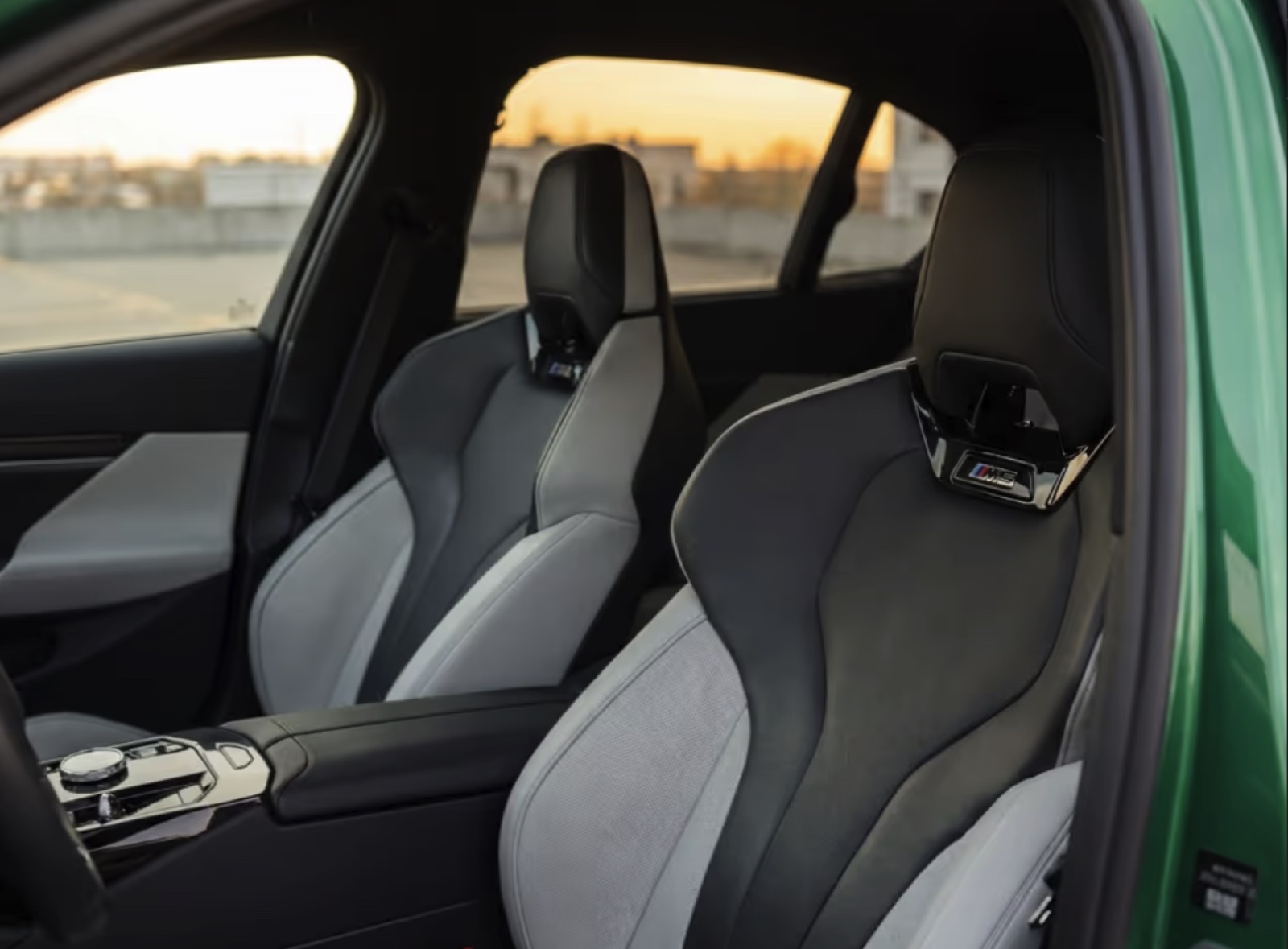 Wnetrze BMW M5 2026 fotele