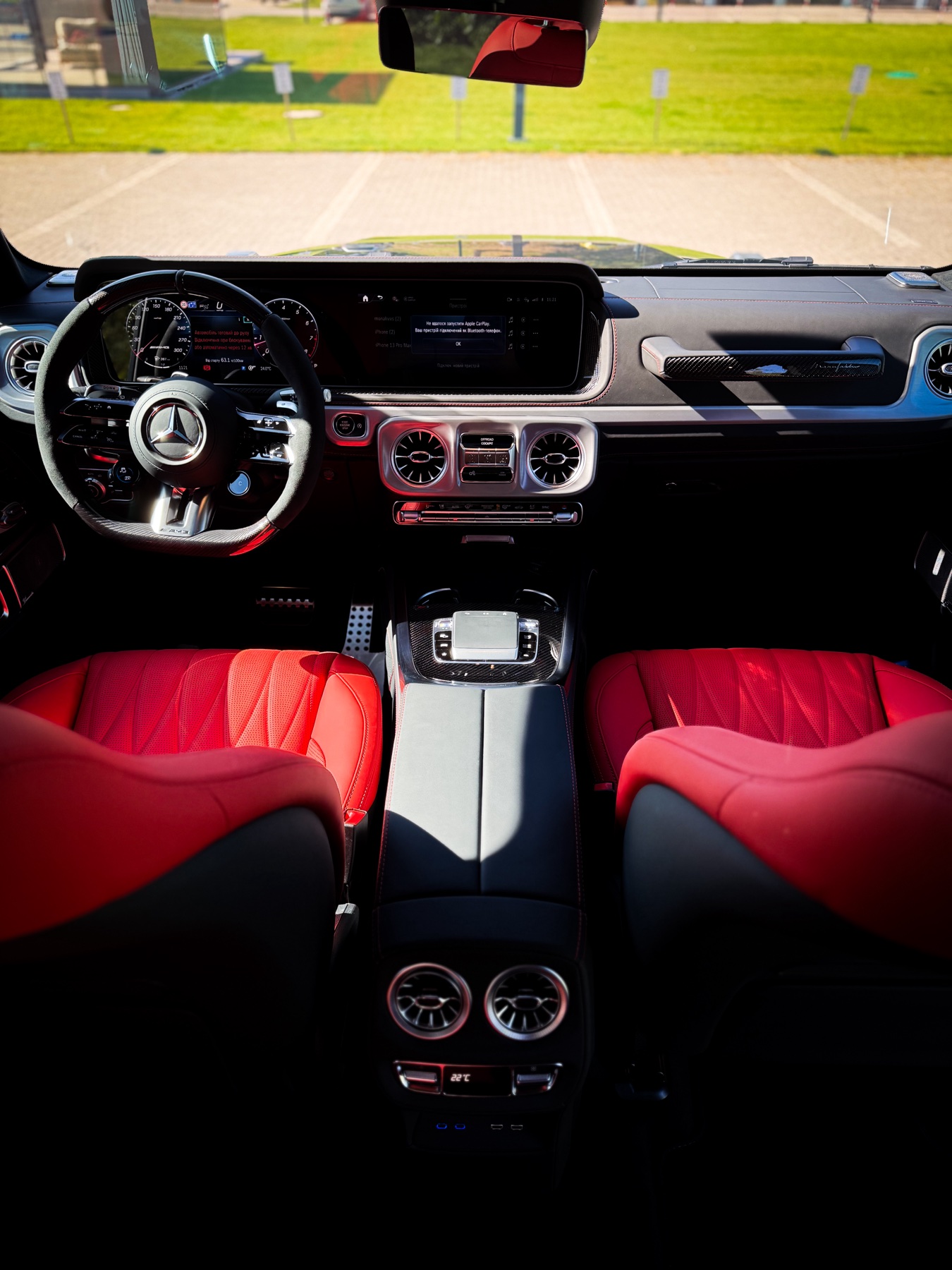 Mercedes G63 AMG 2025 czerwone wnetrze
